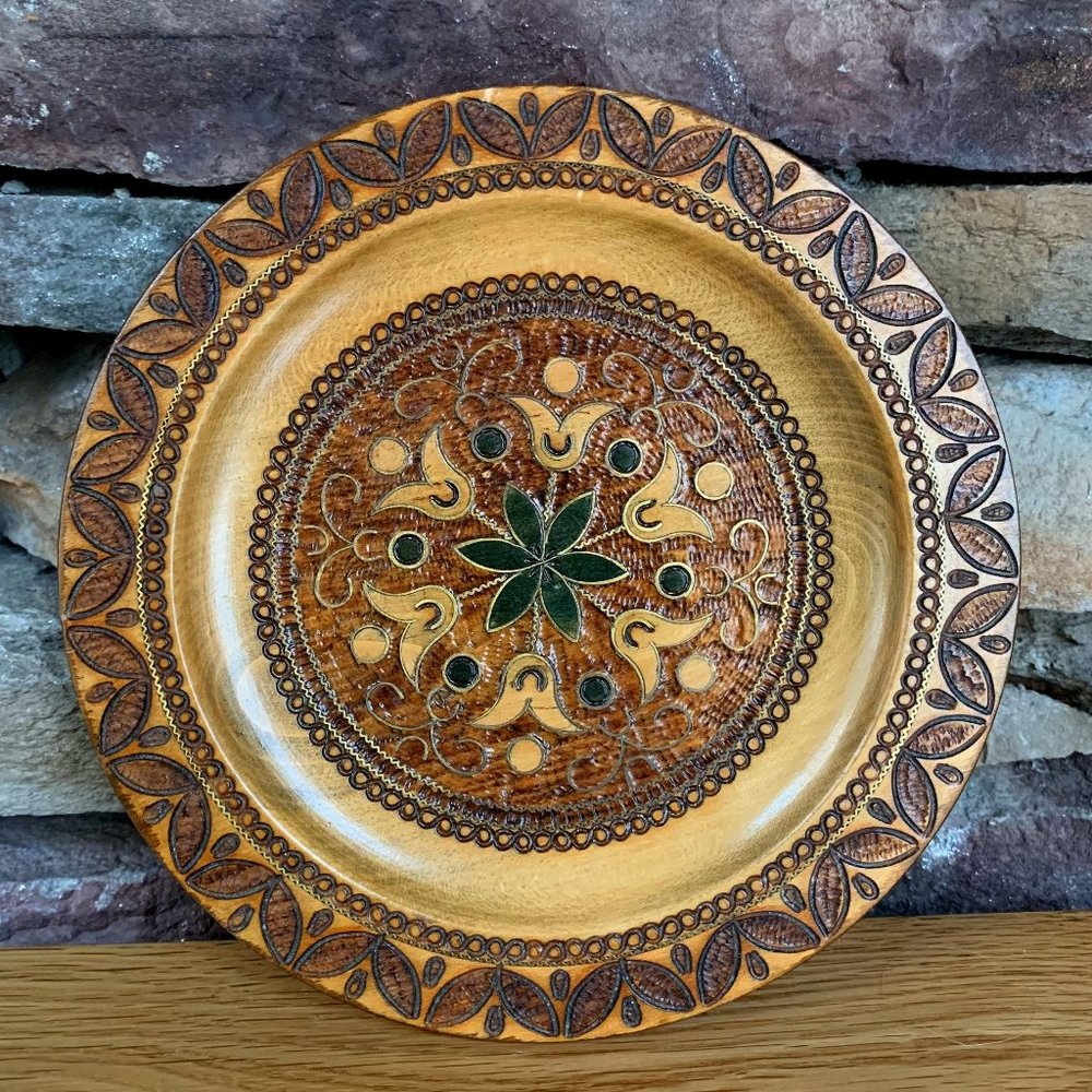 VTG Wood Pyrography Plate Inlaid Brass Floral Green 7" Boho Decorative